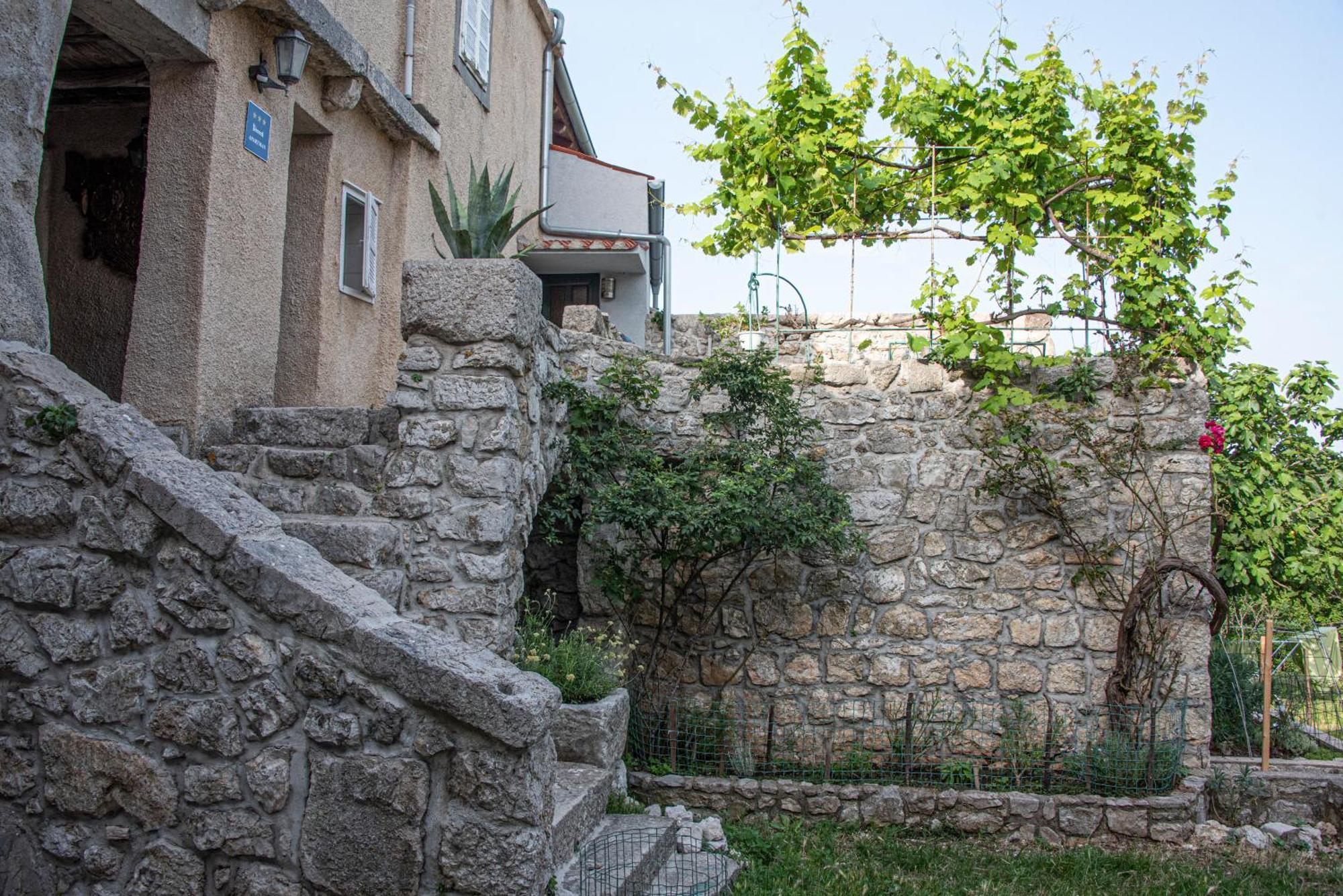 Apartman Nives Lubenice Exterior foto